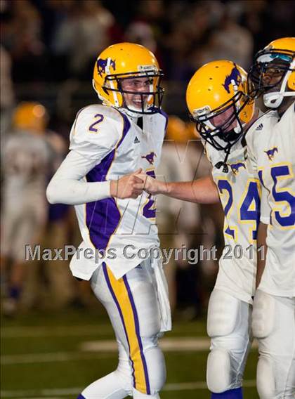 Thumbnail 1 in Middletown vs. Salesian (CIF NCS D4 Final) photogallery.
