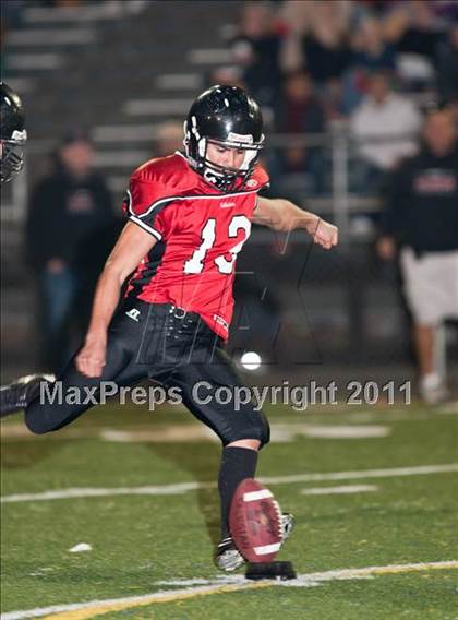 Thumbnail 2 in Middletown vs. Salesian (CIF NCS D4 Final) photogallery.