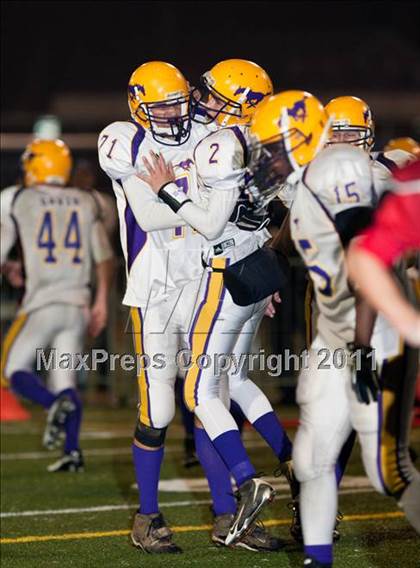 Thumbnail 3 in Middletown vs. Salesian (CIF NCS D4 Final) photogallery.