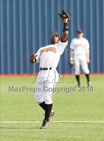 Thumbnail 1 in Texas vs Poteet (Jesuit Baseball Classic) photogallery.