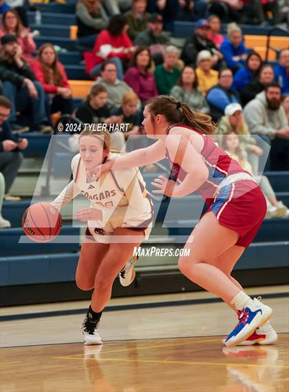 Thumbnail 2 in Martinsville vs. Bloomington North (IHSAA 4A Sectional 13 First Round) photogallery.