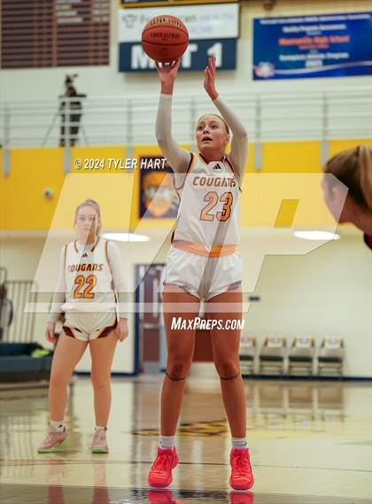 Thumbnail 2 in Martinsville vs. Bloomington North (IHSAA 4A Sectional 13 First Round) photogallery.