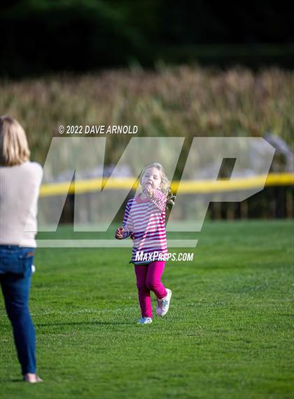 Thumbnail 2 in Winsor @ Pingree photogallery.