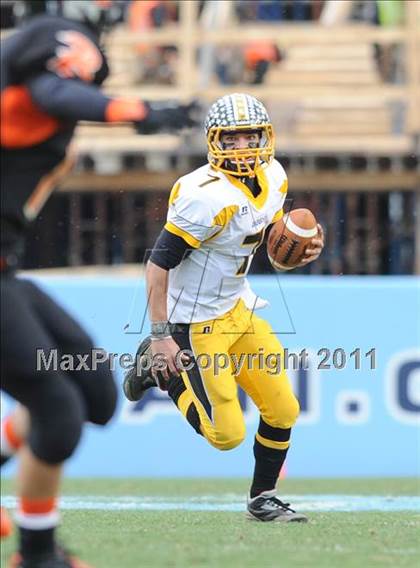 Thumbnail 3 in Murphy vs. Wallace-Rose Hill (NCHSAA 1A Final) photogallery.