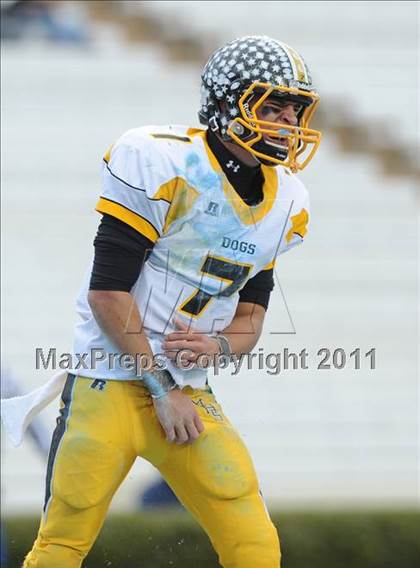Thumbnail 2 in Murphy vs. Wallace-Rose Hill (NCHSAA 1A Final) photogallery.