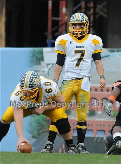 Thumbnail 2 in Murphy vs. Wallace-Rose Hill (NCHSAA 1A Final) photogallery.