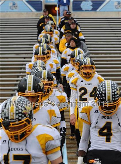 Thumbnail 3 in Murphy vs. Wallace-Rose Hill (NCHSAA 1A Final) photogallery.