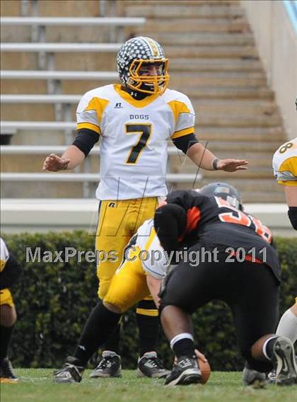 Thumbnail 3 in Murphy vs. Wallace-Rose Hill (NCHSAA 1A Final) photogallery.