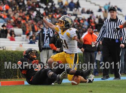 Thumbnail 1 in Murphy vs. Wallace-Rose Hill (NCHSAA 1A Final) photogallery.