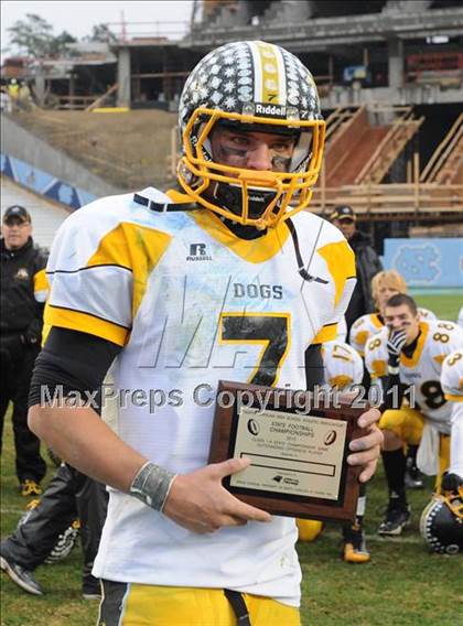 Thumbnail 3 in Murphy vs. Wallace-Rose Hill (NCHSAA 1A Final) photogallery.