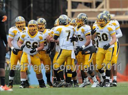 Thumbnail 3 in Murphy vs. Wallace-Rose Hill (NCHSAA 1A Final) photogallery.