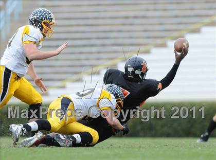 Thumbnail 3 in Murphy vs. Wallace-Rose Hill (NCHSAA 1A Final) photogallery.