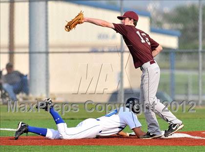 Thumbnail 2 in Colbert @ Krum photogallery.