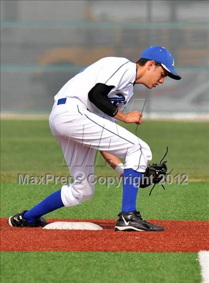 Thumbnail 1 in Colbert @ Krum photogallery.