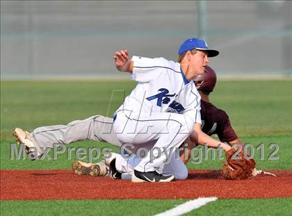 Thumbnail 1 in Colbert @ Krum photogallery.