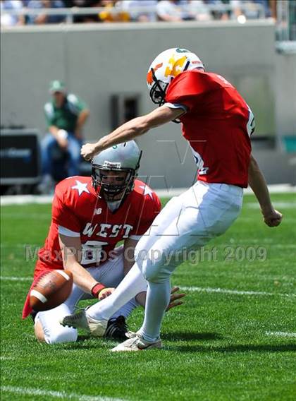 Thumbnail 1 in Michigan HS Football Coaches Association All-Star Game photogallery.