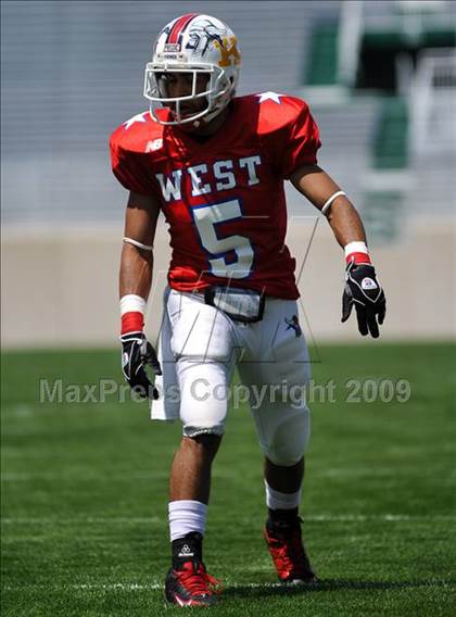 Thumbnail 1 in Michigan HS Football Coaches Association All-Star Game photogallery.