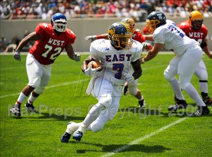 Thumbnail 2 in Michigan HS Football Coaches Association All-Star Game photogallery.