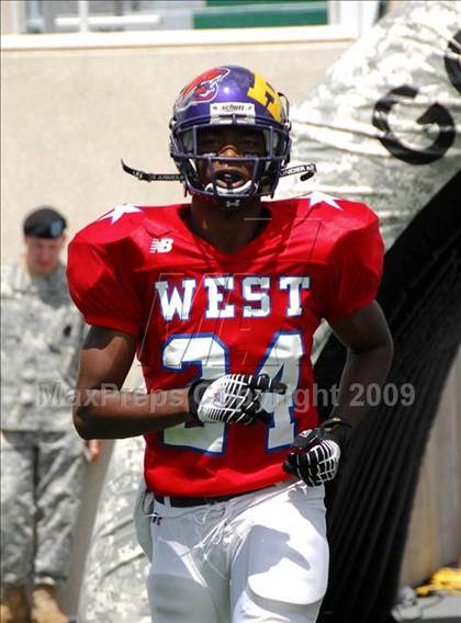 Thumbnail 3 in Michigan HS Football Coaches Association All-Star Game photogallery.