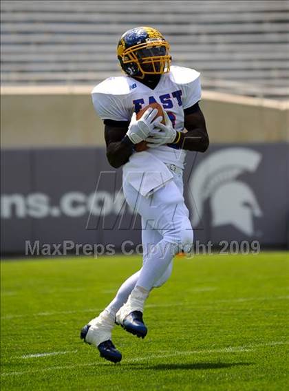 Thumbnail 3 in Michigan HS Football Coaches Association All-Star Game photogallery.
