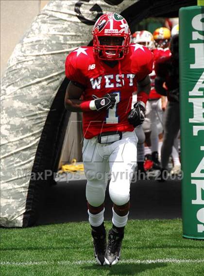 Thumbnail 3 in Michigan HS Football Coaches Association All-Star Game photogallery.
