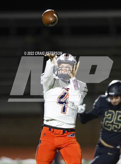 Thumbnail 2 in Mountain Crest vs. Desert Hills (UHSAA 4A Semifinal) photogallery.
