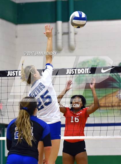 Thumbnail 3 in Village Christian vs. Pleasant Grove (Durango Fall Classic) photogallery.