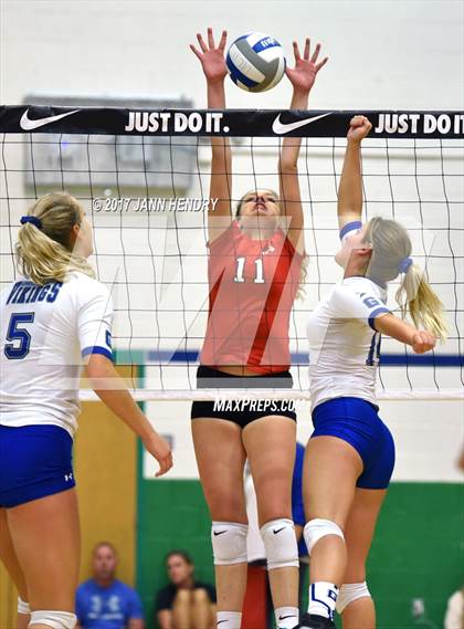 Thumbnail 3 in Village Christian vs. Pleasant Grove (Durango Fall Classic) photogallery.