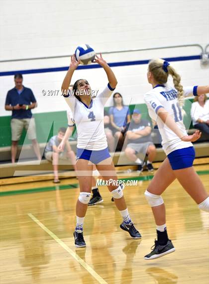 Thumbnail 3 in Village Christian vs. Pleasant Grove (Durango Fall Classic) photogallery.