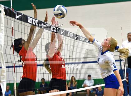 Thumbnail 1 in Village Christian vs. Pleasant Grove (Durango Fall Classic) photogallery.
