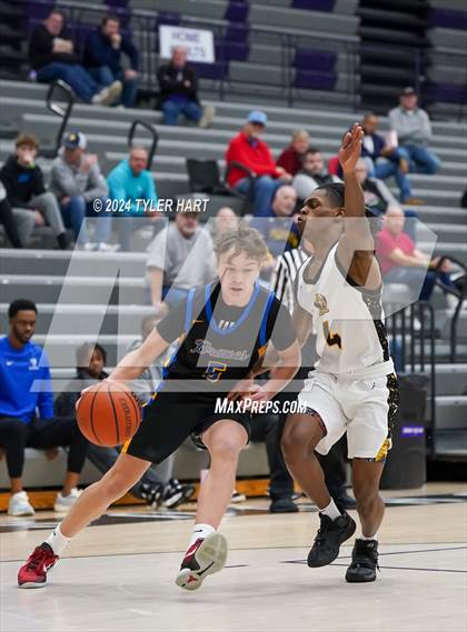 Thumbnail 1 in Fort Wayne Blackhawk Christian vs. Avon (Sneakers for Santa Shootout) photogallery.