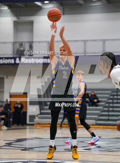 Thumbnail 2 in Fort Wayne Blackhawk Christian vs. Avon (Sneakers for Santa Shootout) photogallery.
