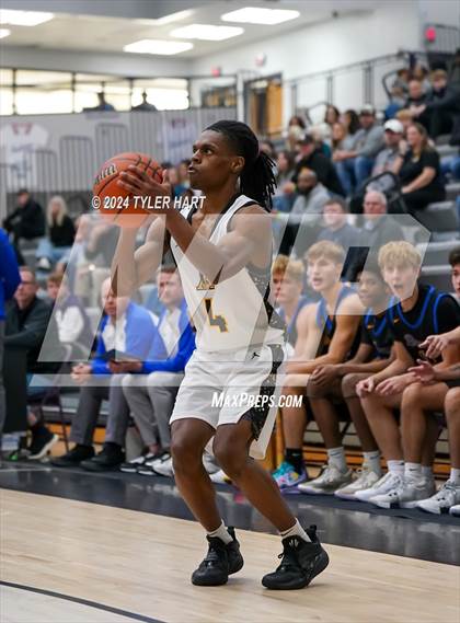 Thumbnail 3 in Fort Wayne Blackhawk Christian vs. Avon (Sneakers for Santa Shootout) photogallery.