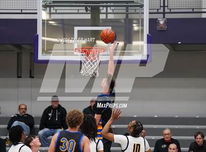 Thumbnail 2 in Fort Wayne Blackhawk Christian vs. Avon (Sneakers for Santa Shootout) photogallery.