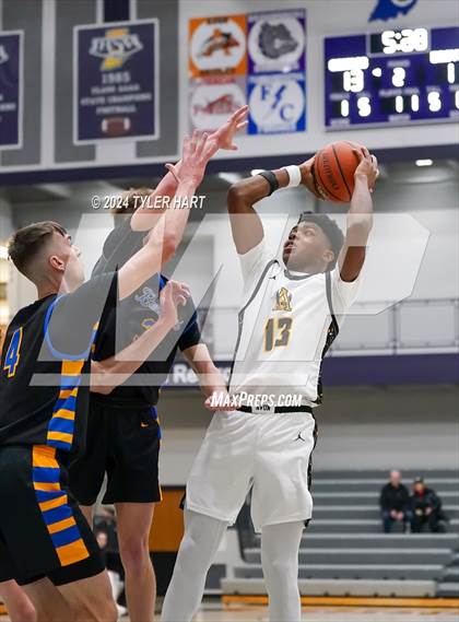 Thumbnail 1 in Fort Wayne Blackhawk Christian vs. Avon (Sneakers for Santa Shootout) photogallery.