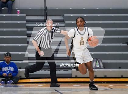 Thumbnail 3 in Fort Wayne Blackhawk Christian vs. Avon (Sneakers for Santa Shootout) photogallery.