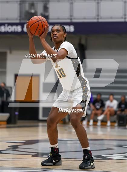 Thumbnail 3 in Fort Wayne Blackhawk Christian vs. Avon (Sneakers for Santa Shootout) photogallery.