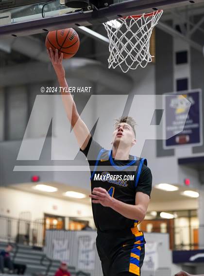 Thumbnail 2 in Fort Wayne Blackhawk Christian vs. Avon (Sneakers for Santa Shootout) photogallery.