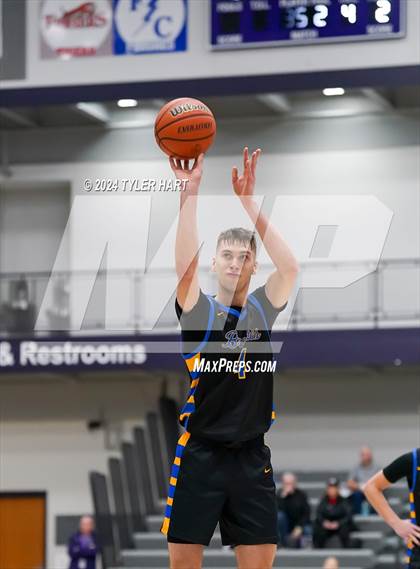 Thumbnail 3 in Fort Wayne Blackhawk Christian vs. Avon (Sneakers for Santa Shootout) photogallery.