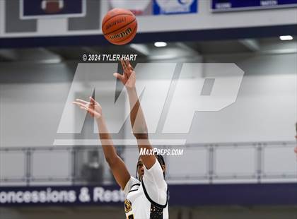 Thumbnail 3 in Fort Wayne Blackhawk Christian vs. Avon (Sneakers for Santa Shootout) photogallery.