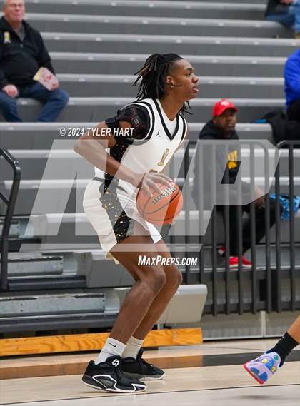 Thumbnail 3 in Fort Wayne Blackhawk Christian vs. Avon (Sneakers for Santa Shootout) photogallery.