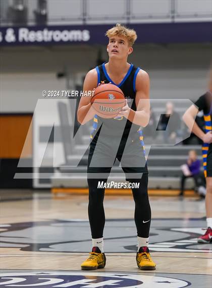 Thumbnail 1 in Fort Wayne Blackhawk Christian vs. Avon (Sneakers for Santa Shootout) photogallery.