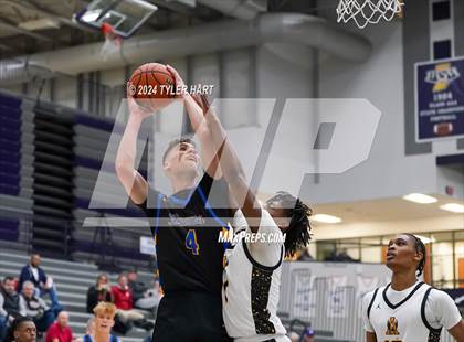 Thumbnail 3 in Fort Wayne Blackhawk Christian vs. Avon (Sneakers for Santa Shootout) photogallery.