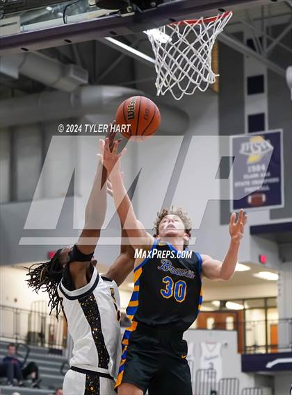 Thumbnail 3 in Fort Wayne Blackhawk Christian vs. Avon (Sneakers for Santa Shootout) photogallery.