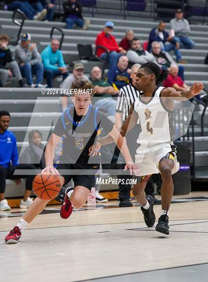 Thumbnail 3 in Fort Wayne Blackhawk Christian vs. Avon (Sneakers for Santa Shootout) photogallery.