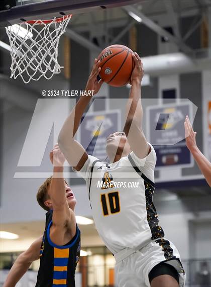 Thumbnail 1 in Fort Wayne Blackhawk Christian vs. Avon (Sneakers for Santa Shootout) photogallery.
