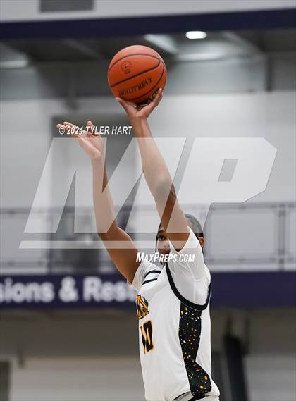 Thumbnail 2 in Fort Wayne Blackhawk Christian vs. Avon (Sneakers for Santa Shootout) photogallery.