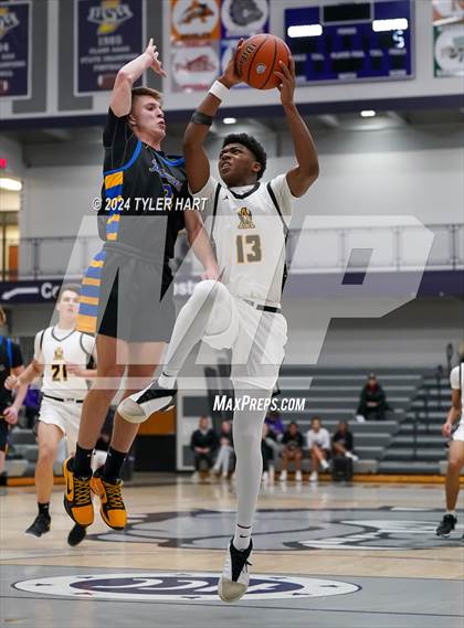 Thumbnail 2 in Fort Wayne Blackhawk Christian vs. Avon (Sneakers for Santa Shootout) photogallery.