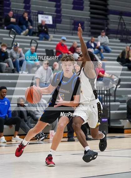 Thumbnail 2 in Fort Wayne Blackhawk Christian vs. Avon (Sneakers for Santa Shootout) photogallery.