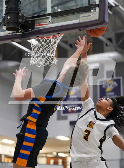 Thumbnail 3 in Fort Wayne Blackhawk Christian vs. Avon (Sneakers for Santa Shootout) photogallery.
